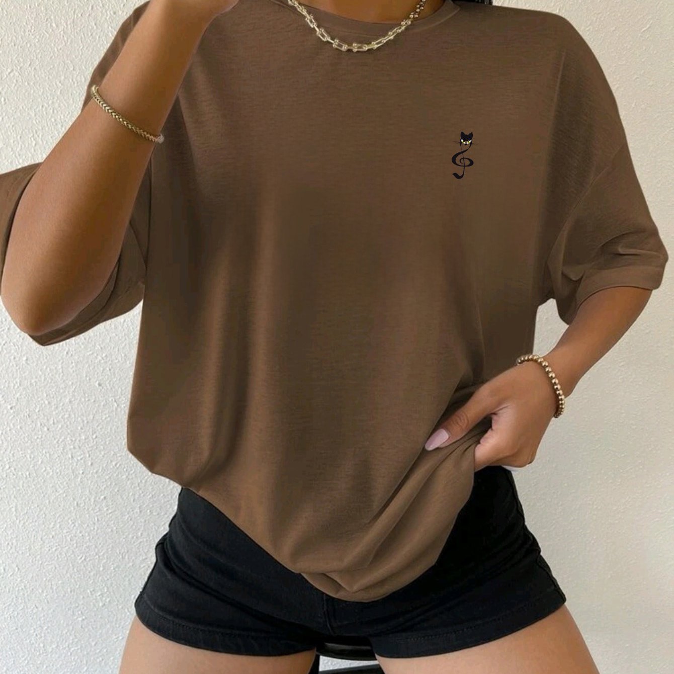 Camiseta de ombro caído para ocasiões especiais, 100% algodão com estampa de gato.