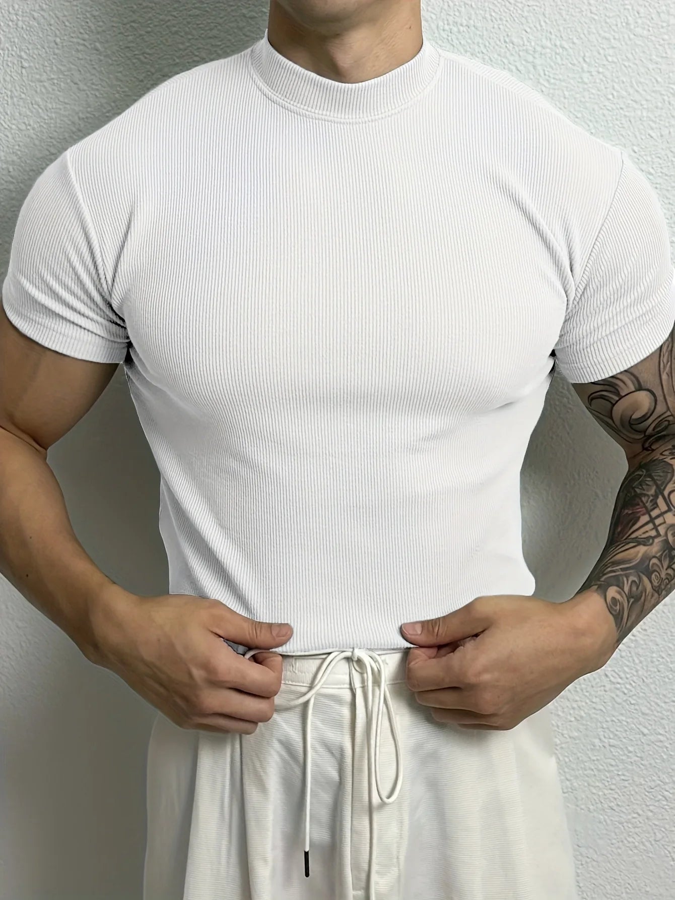 camiseta pequena gola alta