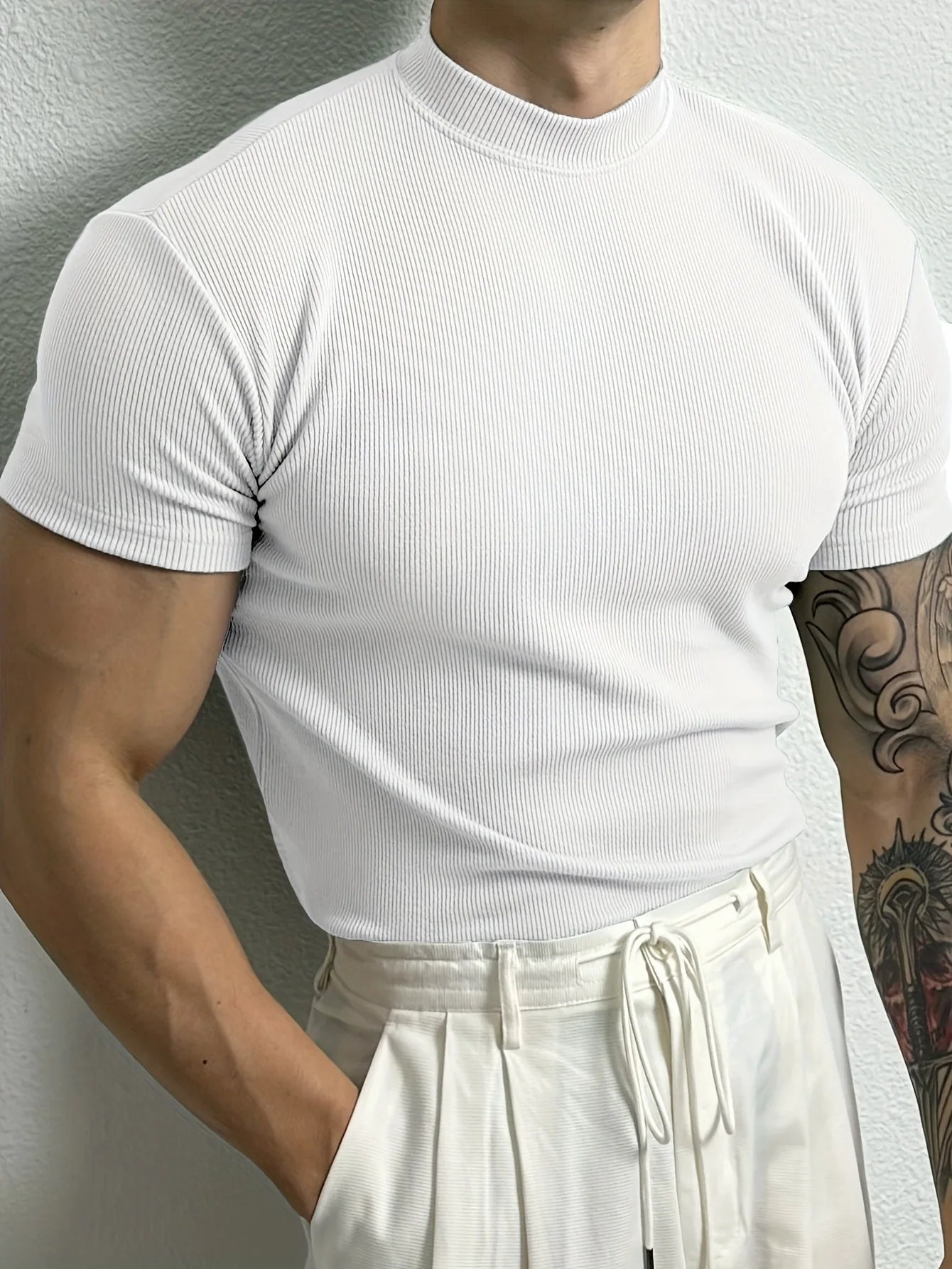 camiseta pequena gola alta