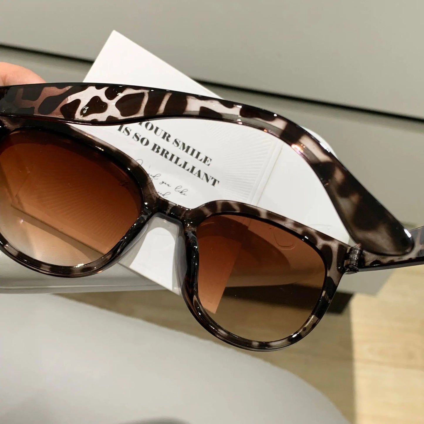 Óculos de sol elegante grande quadro estilo retro feminino