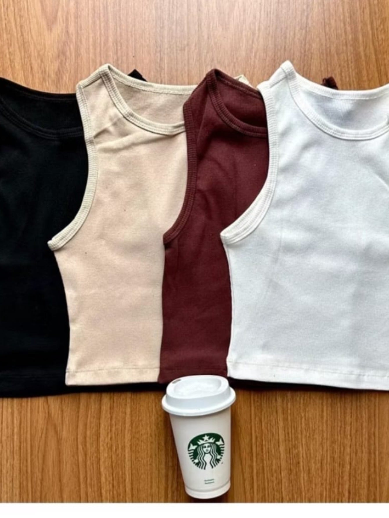 Regata cropped canelada básica feminina para academia, blusa cropped básica e moderna.